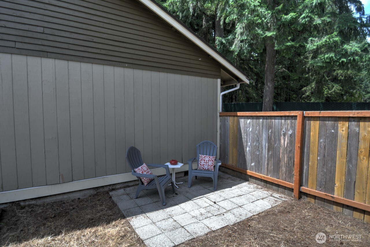 571 Malibu Drive Property Photo 18