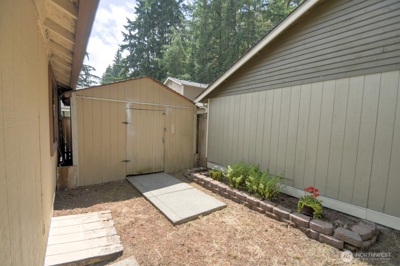 571 Malibu Drive Property Photo 19