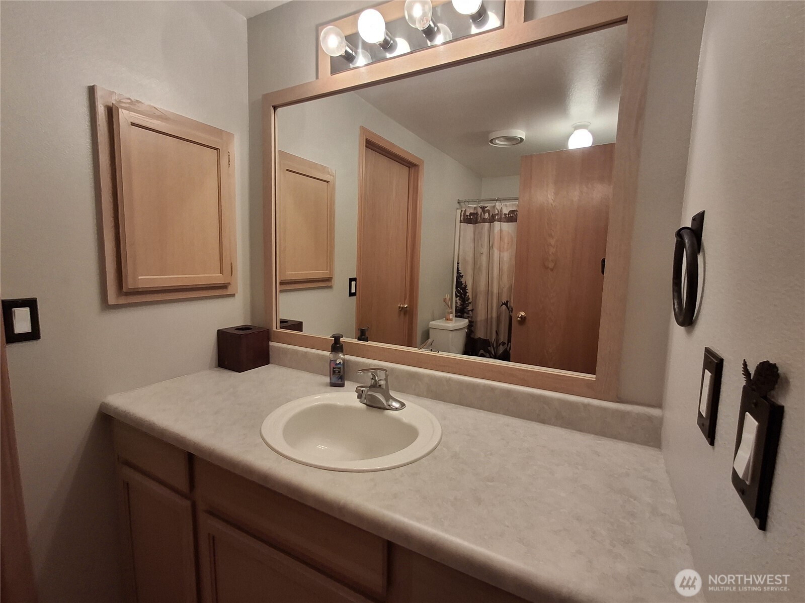10 Broadway Street Property Photo 27