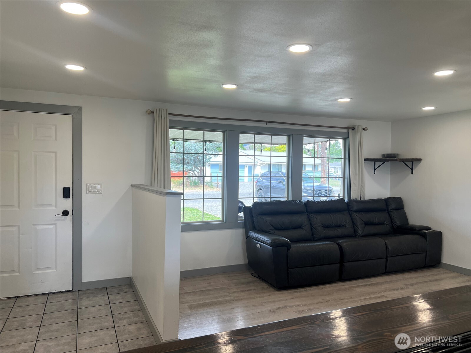 612 Skyview Drive Property Photo 2