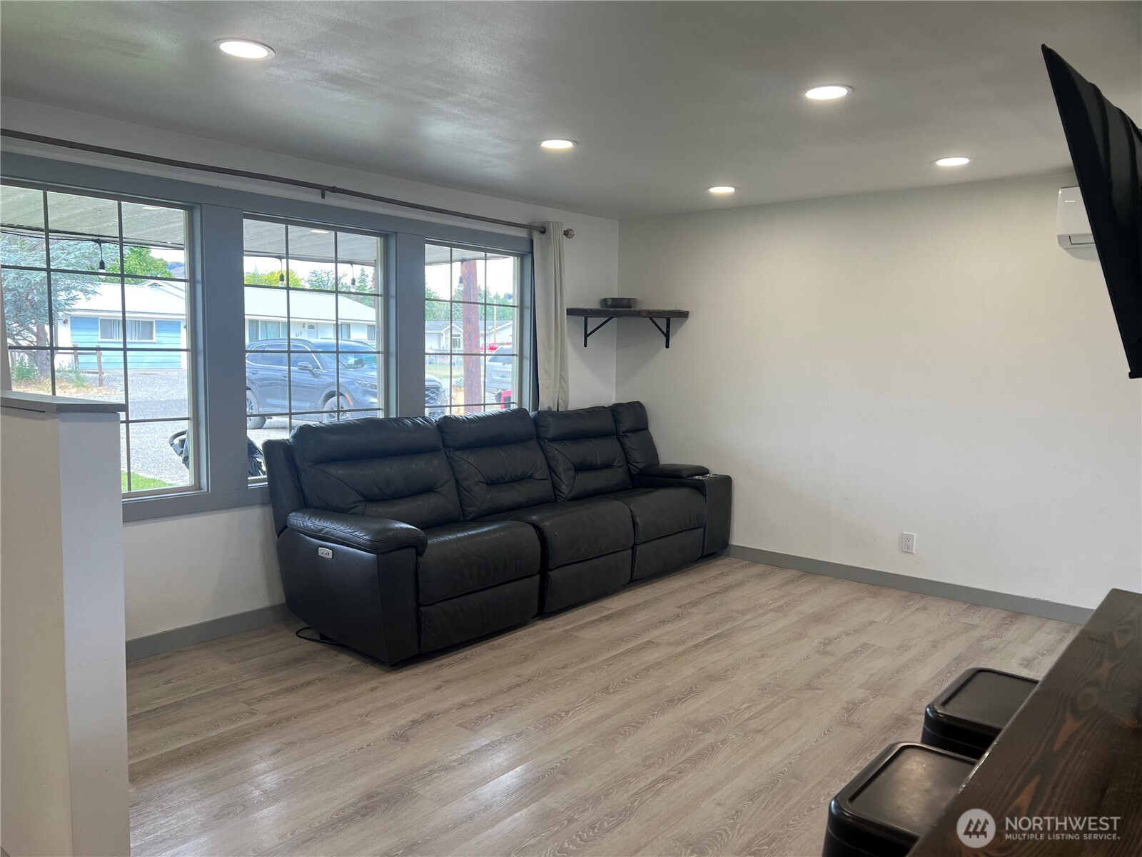 612 Skyview Drive Property Photo 4