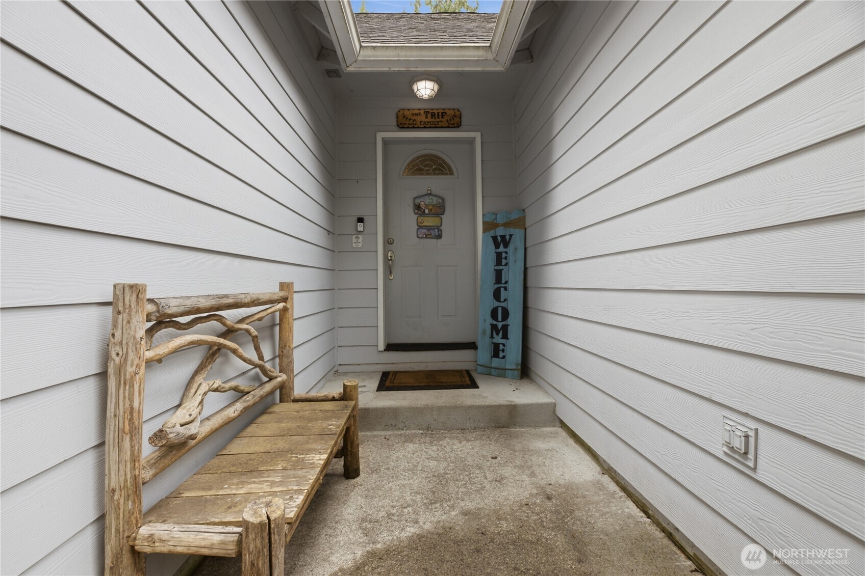 18821 Rampart Drive Property Photo 2