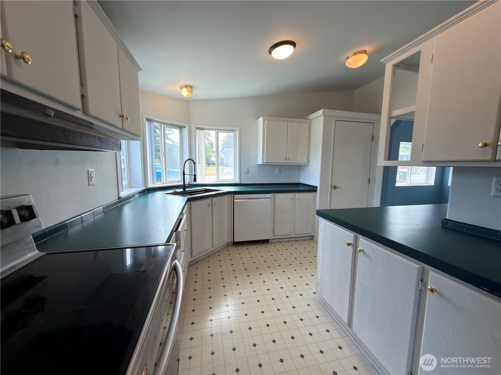 1704 S Delores Place Property Photo 8