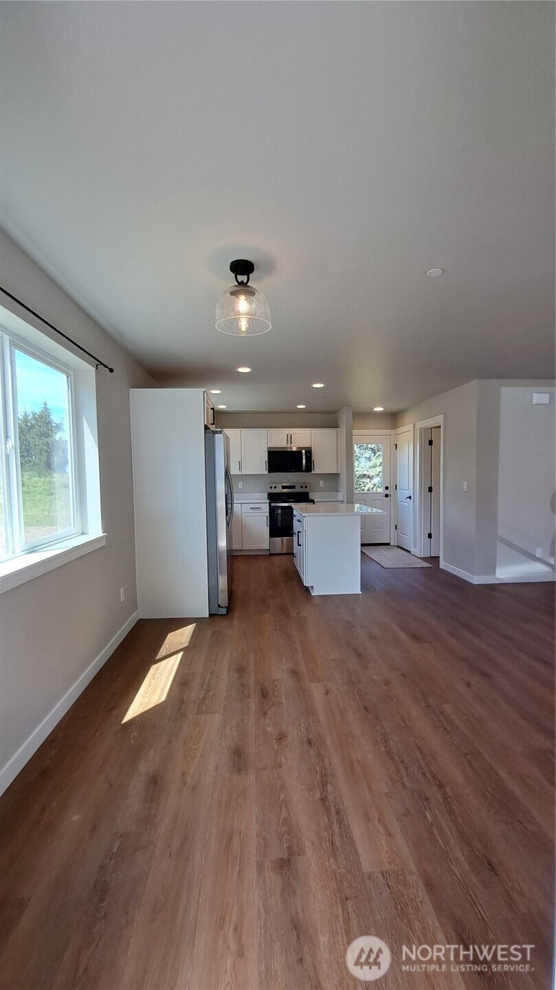 3111 E Camellia Way Property Photo 4