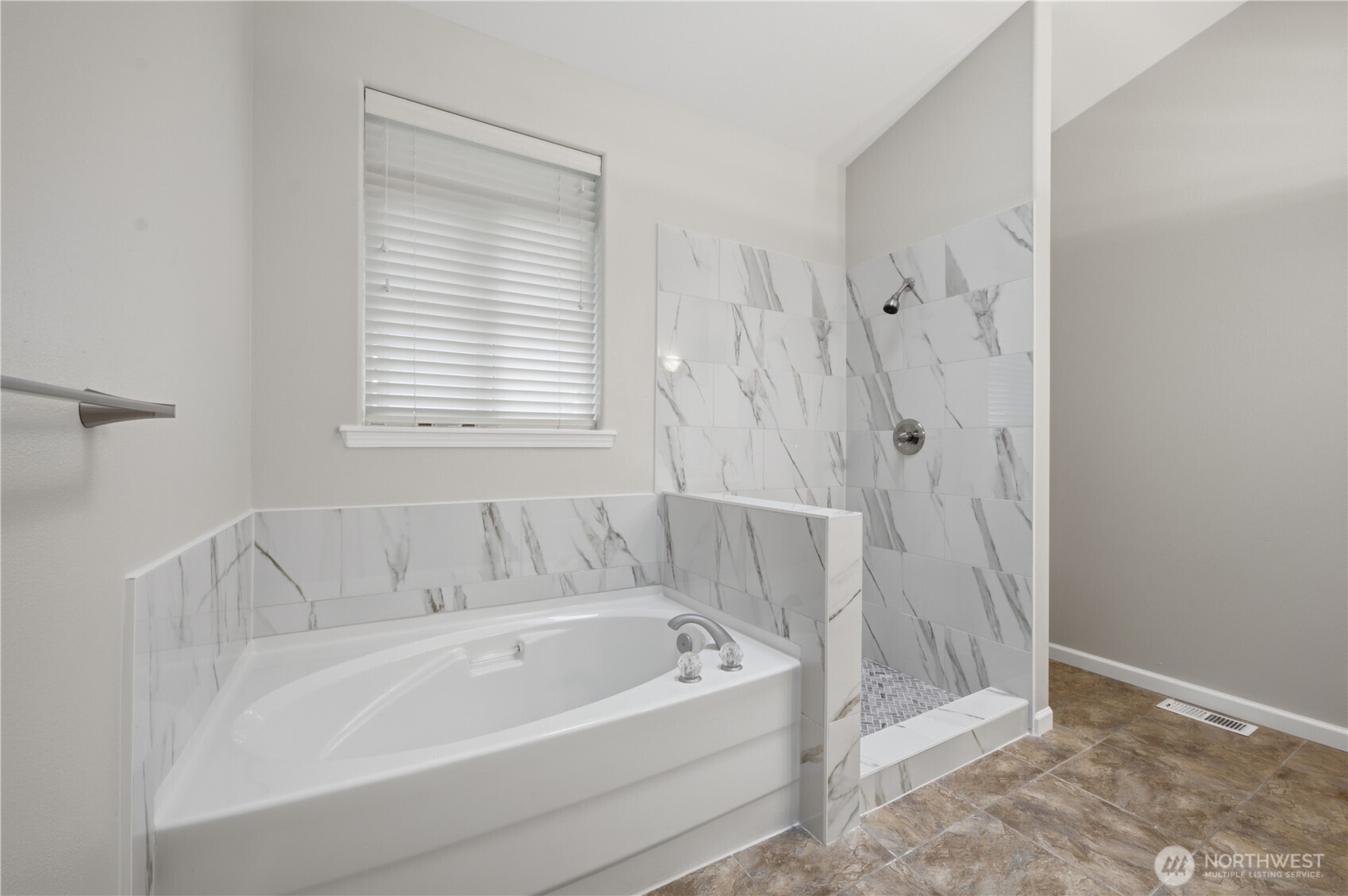 18012 Ambleside Court Property Photo 17