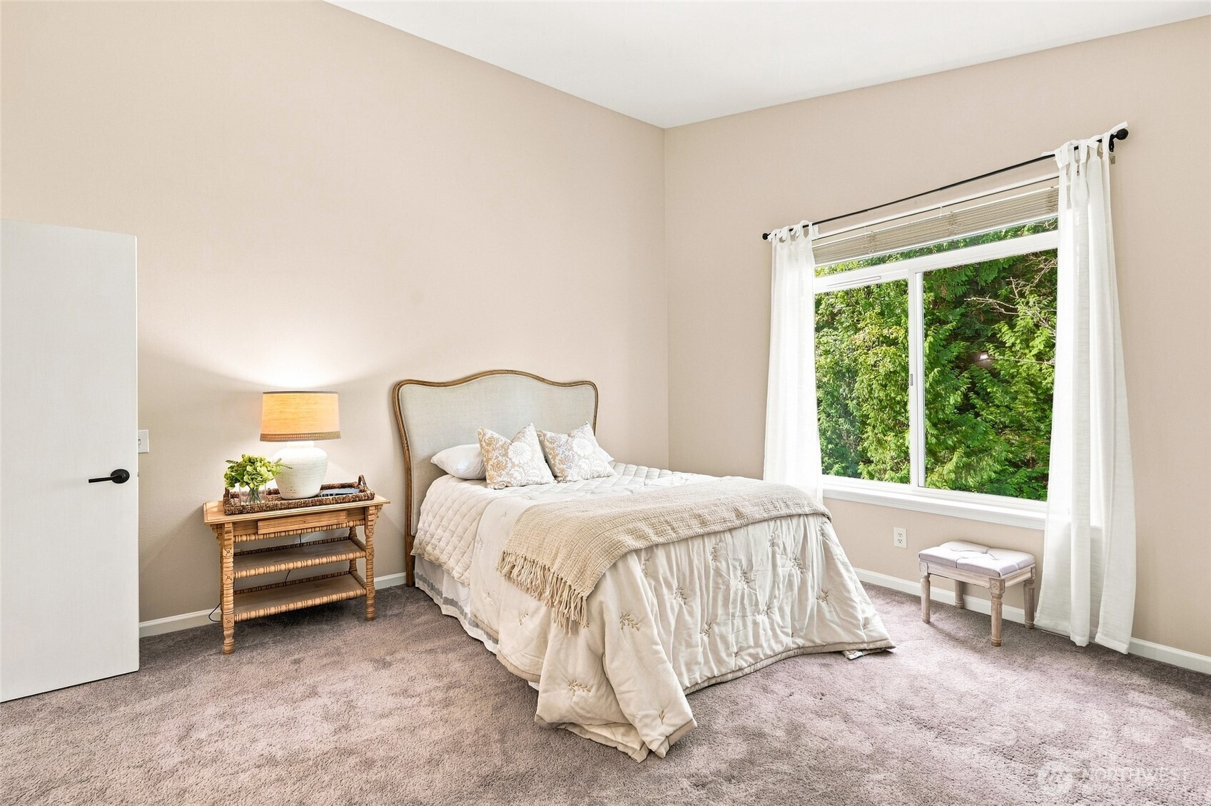 18012 Ambleside Court Property Photo 20