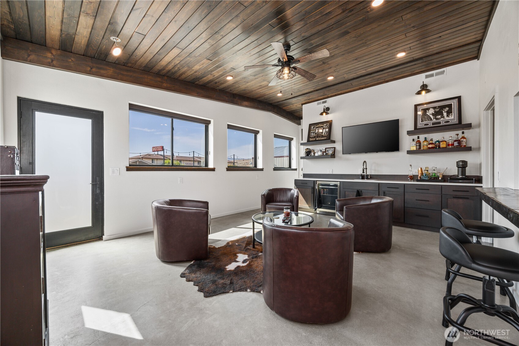 102 Lakeshore Drive Property Photo 8
