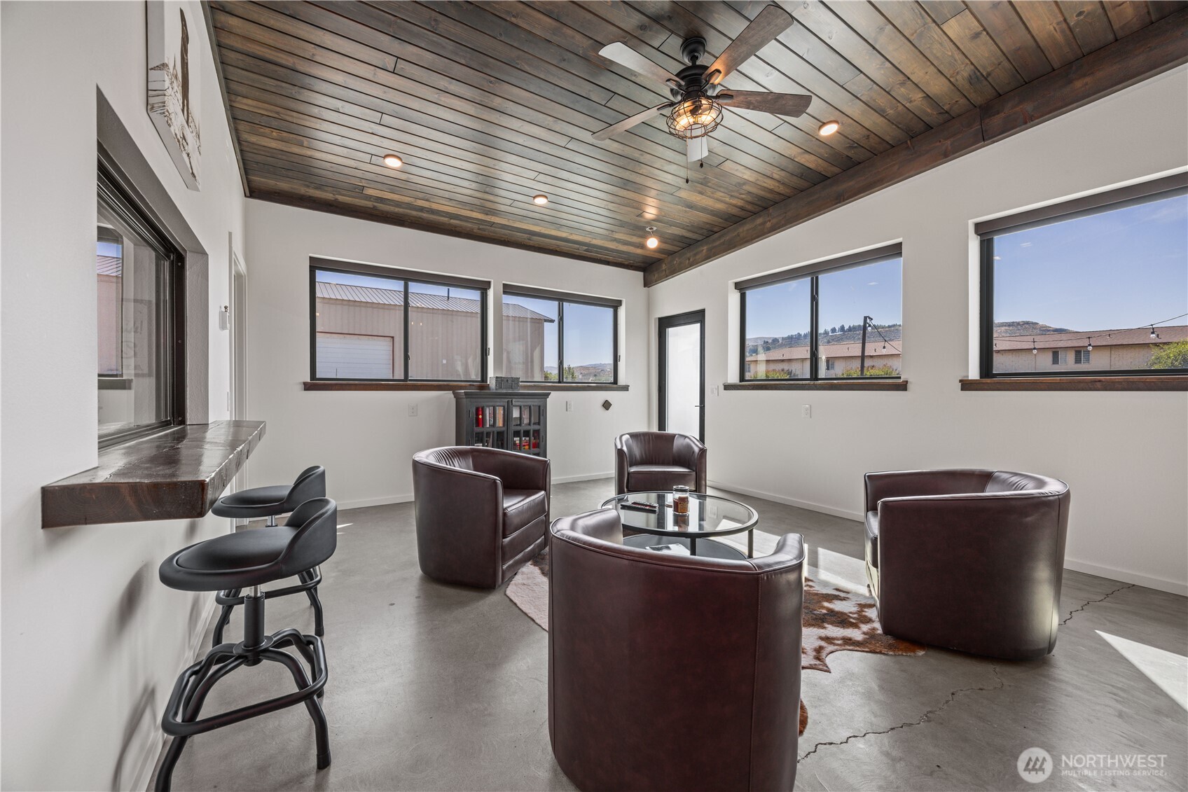 102 Lakeshore Drive Property Photo 10