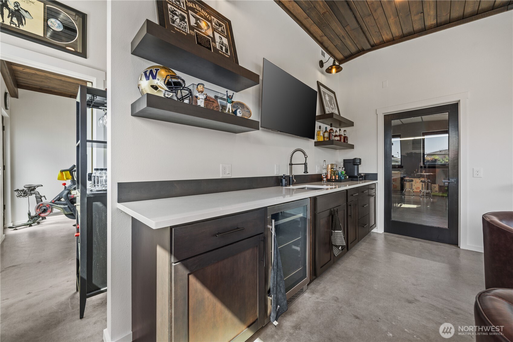 102 Lakeshore Drive Property Photo 13