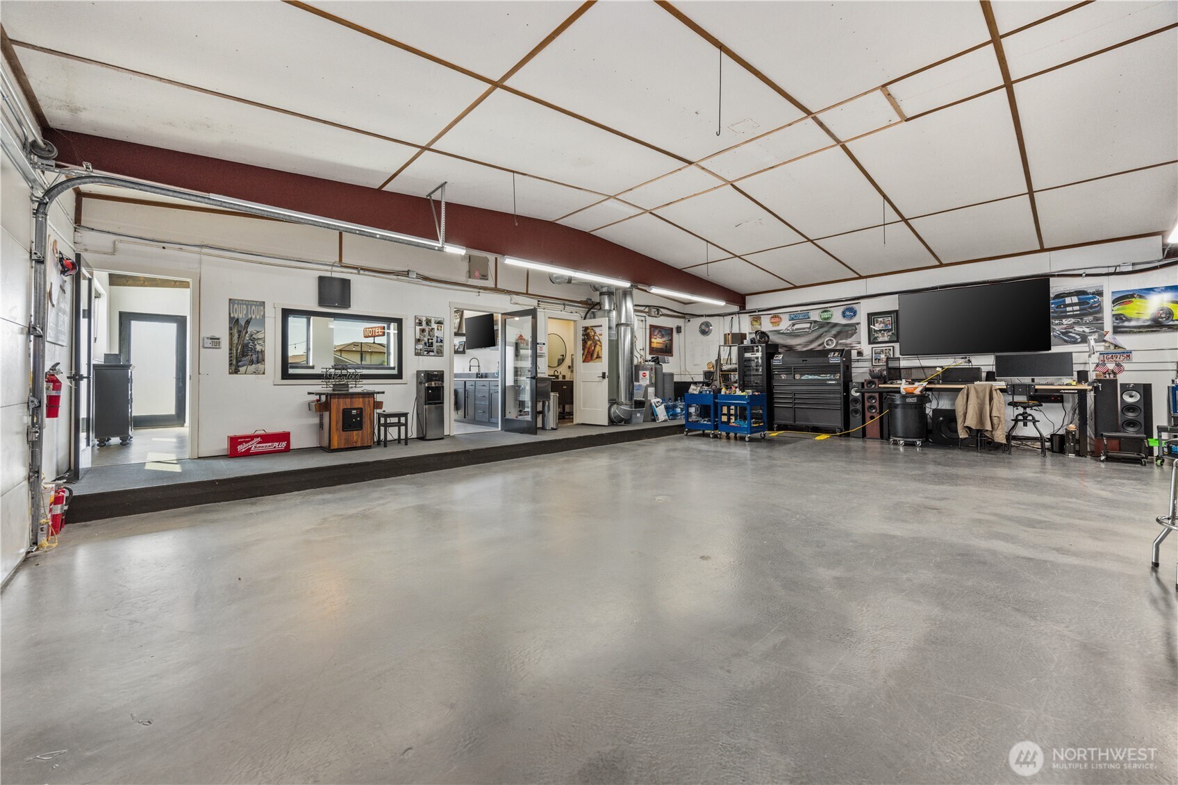 102 Lakeshore Drive Property Photo 15