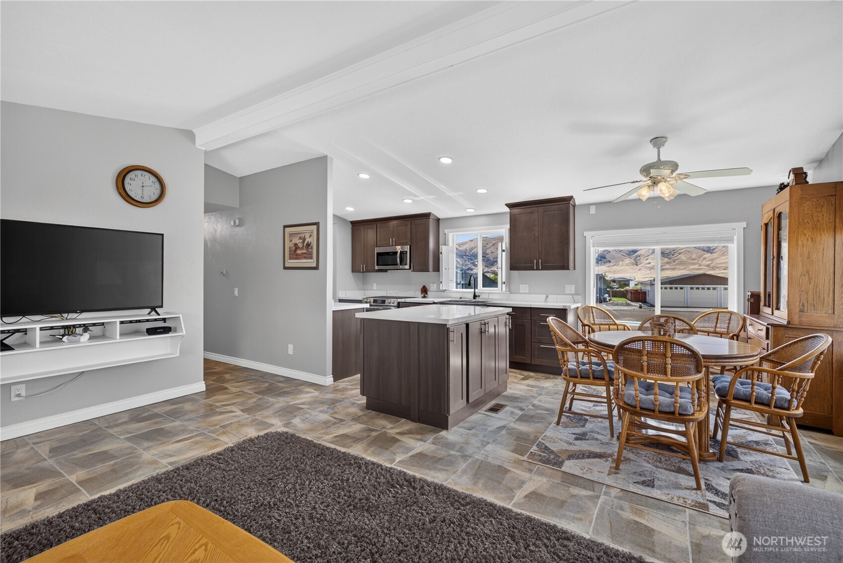 403 Summer Place Property Photo 6