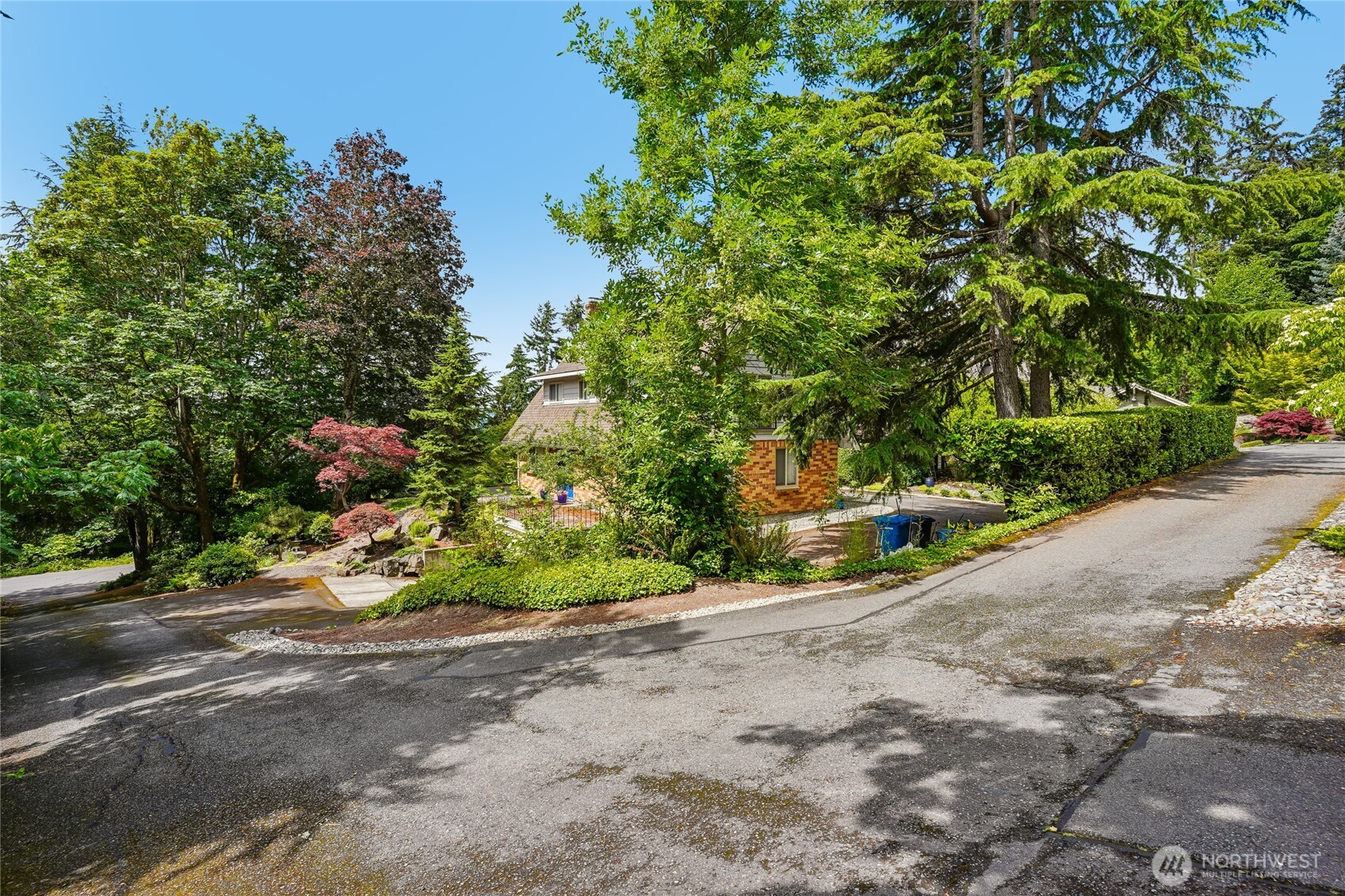 8114 W Mercer Way Property Photo 6