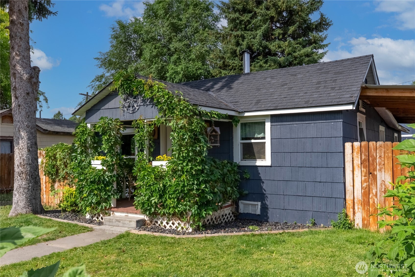 14 S Elm Street Property Photo 3