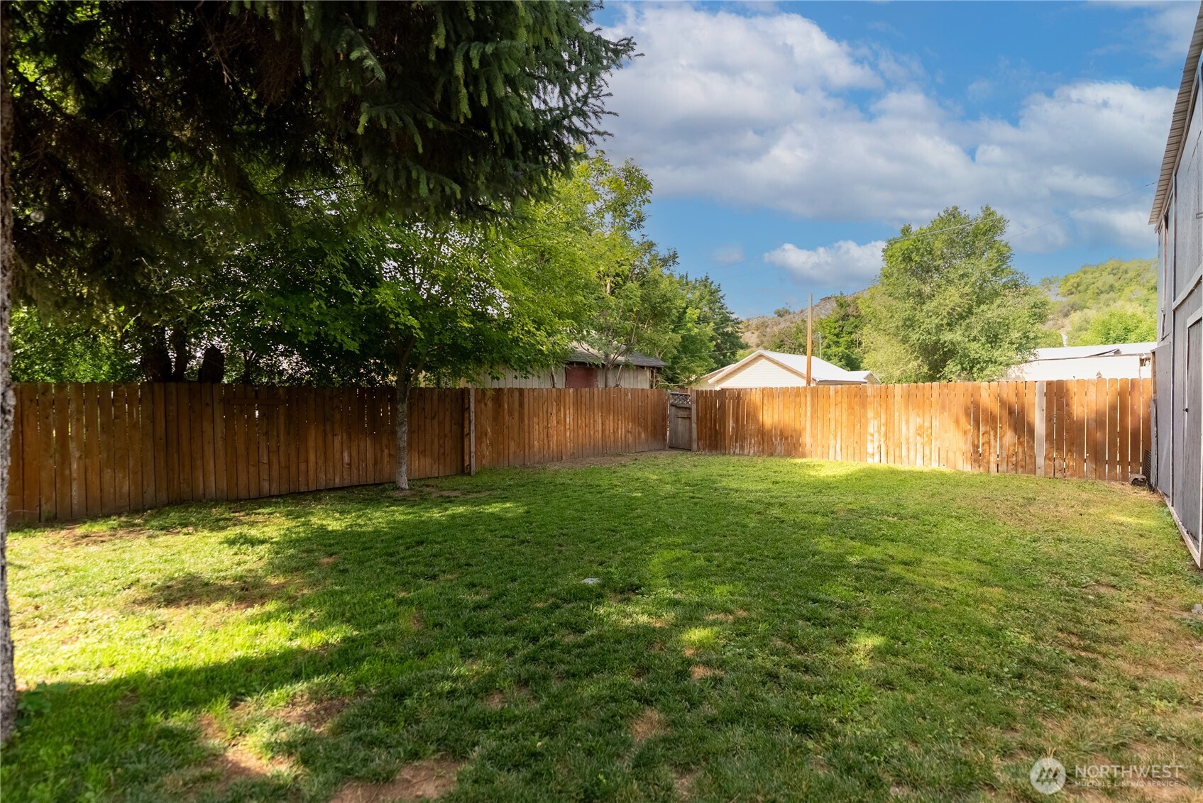 14 S Elm Street Property Photo 29