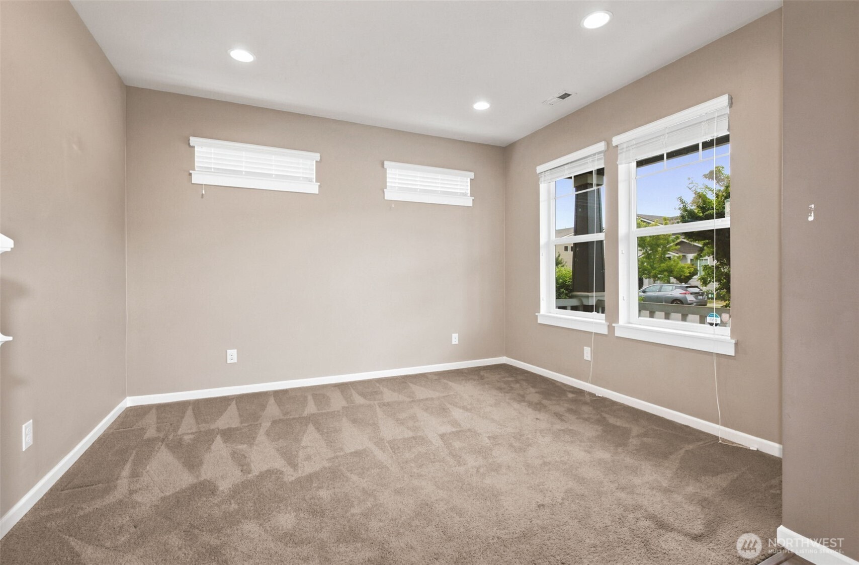 2805 Fiddleback Street Property Photo 6