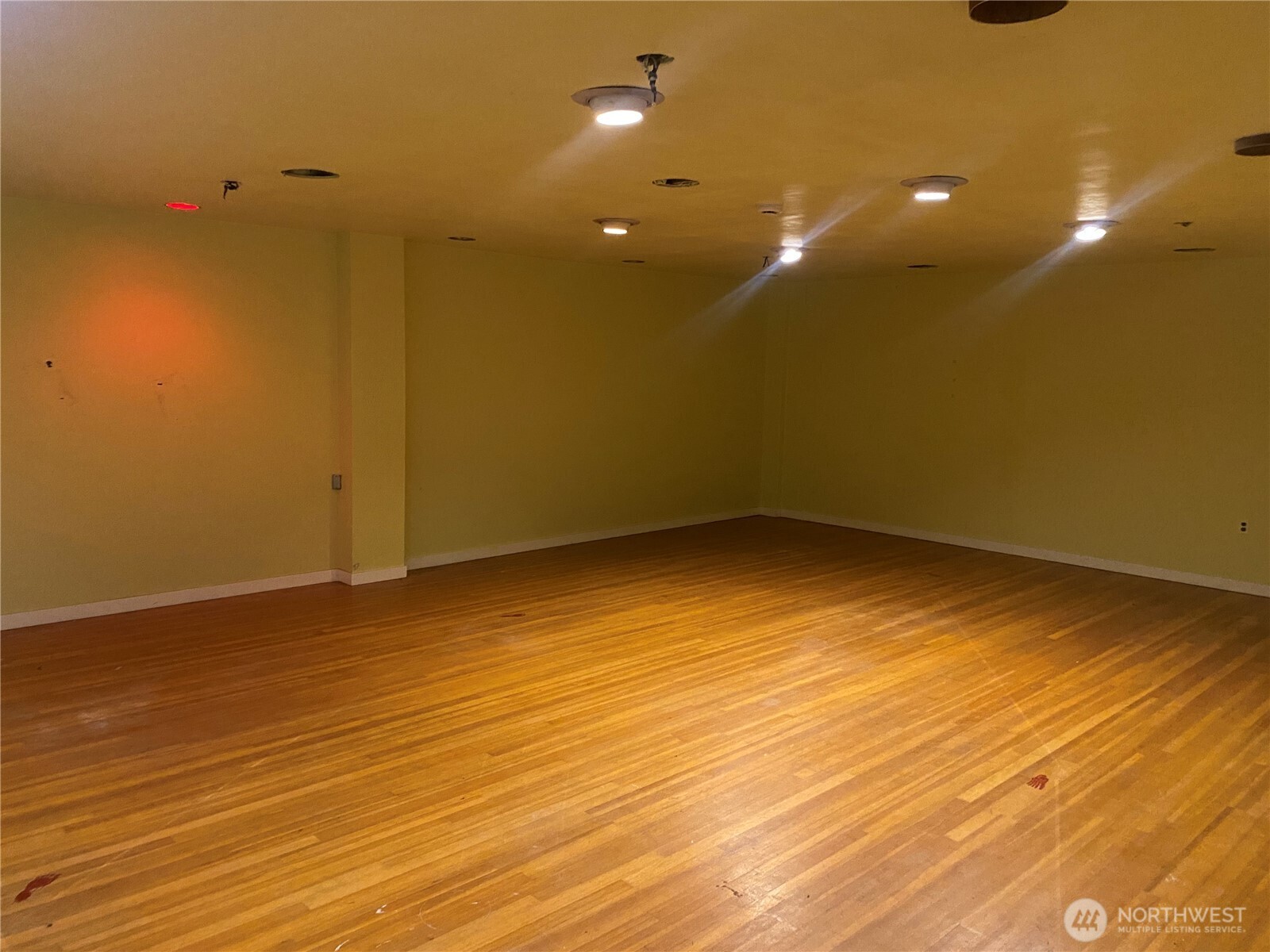 703 W Railroad Property Photo 28