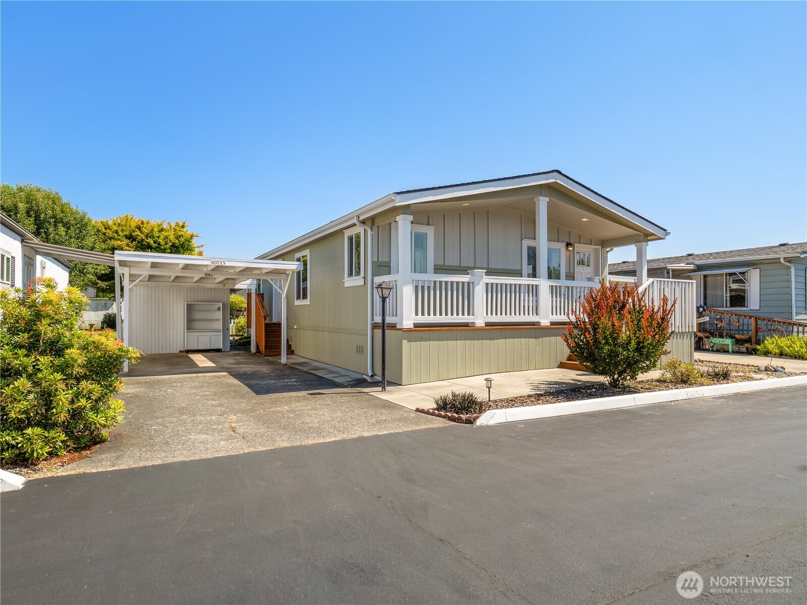 10713 61st Street 108a Property Photo 2