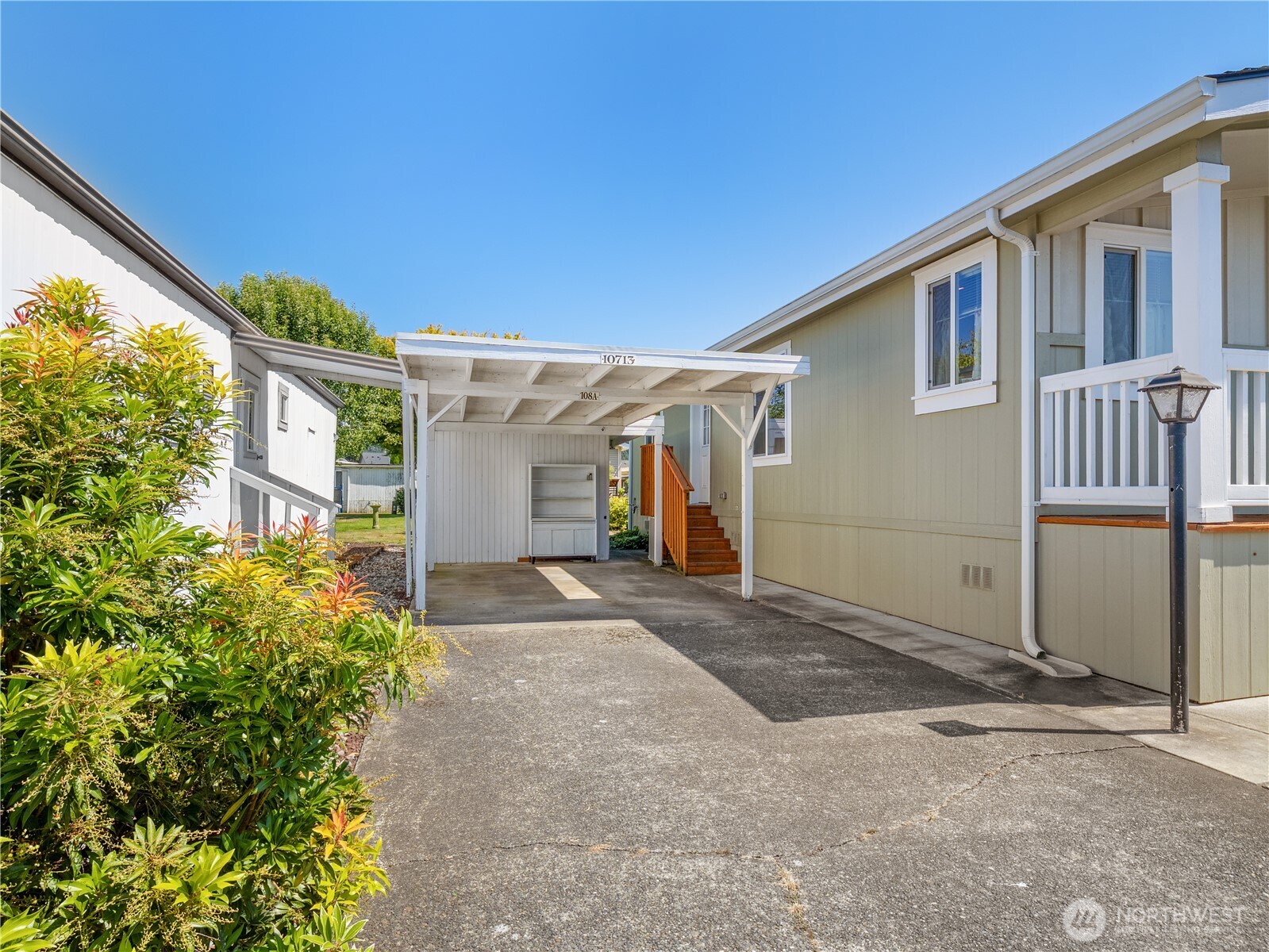 10713 61st Street 108a Property Photo 4