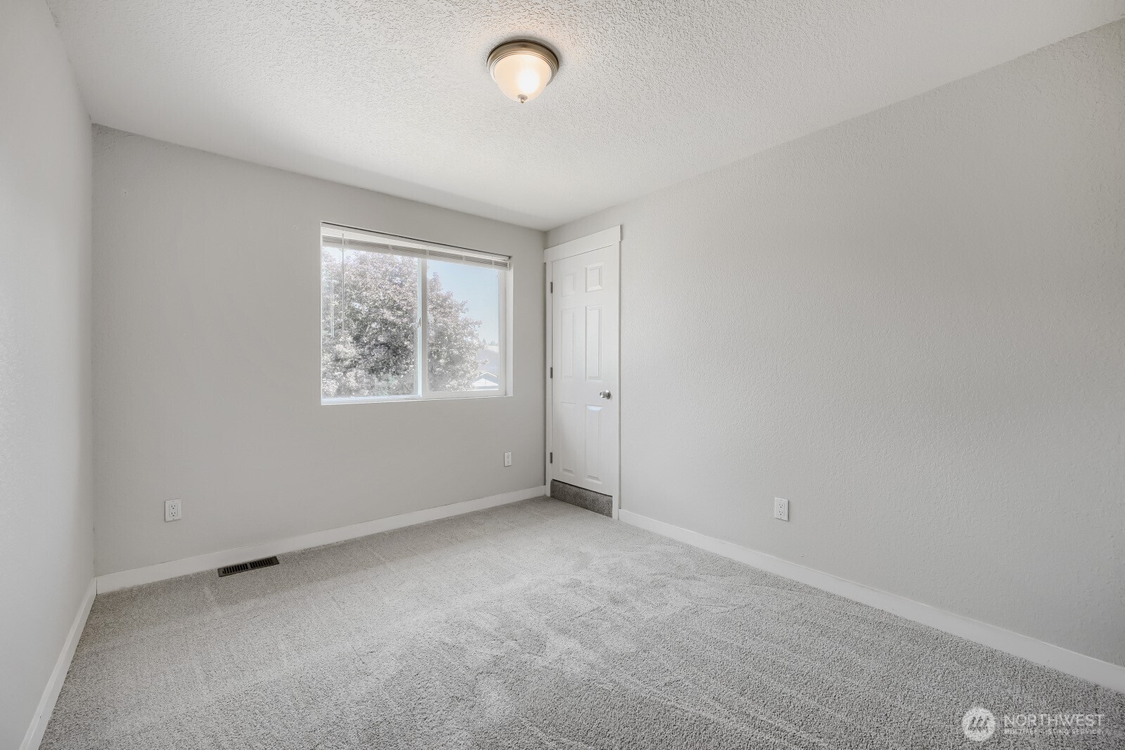 5517 39th Avenue Property Photo 17