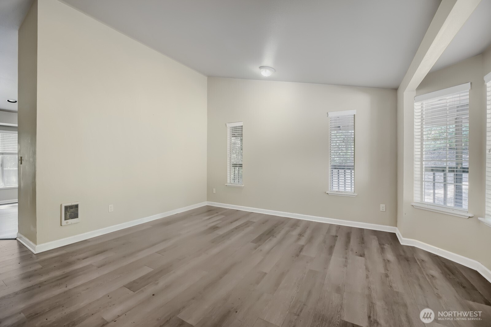 11012 195th Avenue Property Photo 3