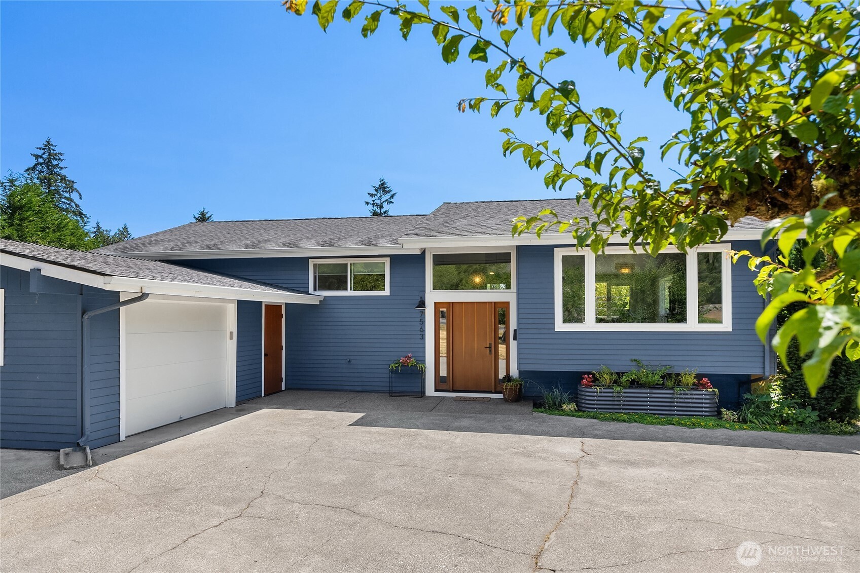 7563 Ne Emerald Way Property Photo 4