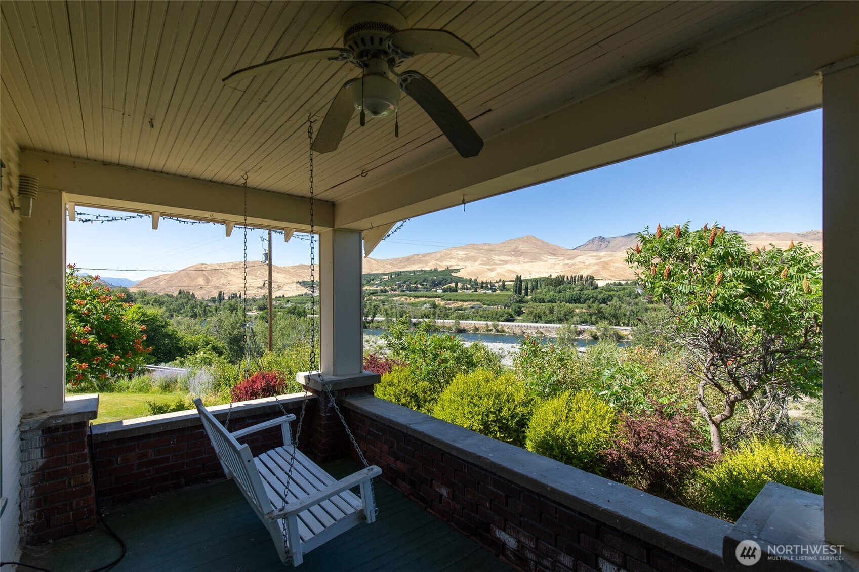 2115 Sleepy Hollow Road Property Photo 3