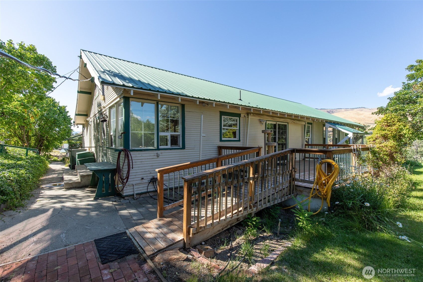 2115 Sleepy Hollow Road Property Photo 6