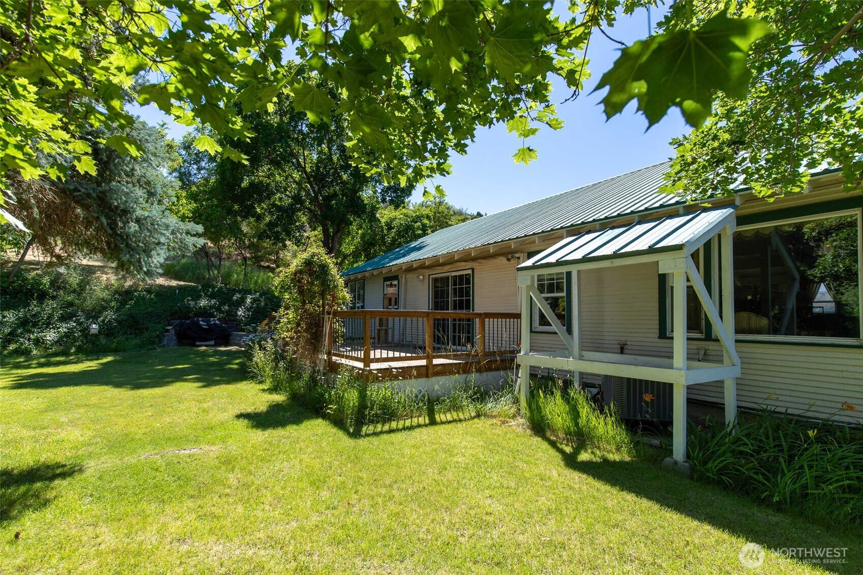 2115 Sleepy Hollow Road Property Photo 9