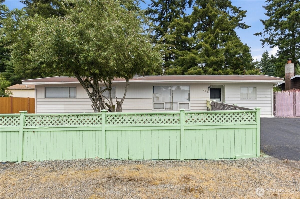 6309 193rd Street Property Photo 2