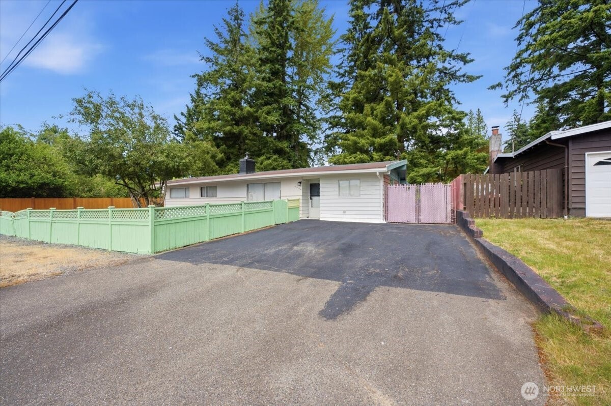 6309 193rd Street Property Photo 3