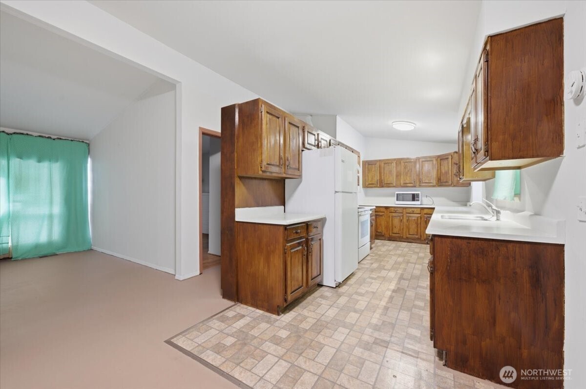 6309 193rd Street Property Photo 8