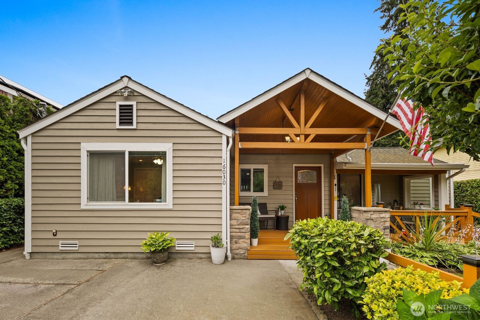 16030 12th Avenue Property Photo 3