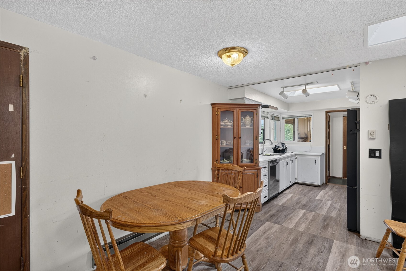 2452 Williams Road Property Photo 6