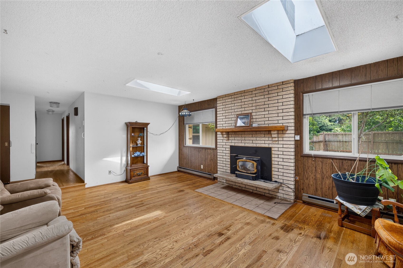 2452 Williams Road Property Photo 7