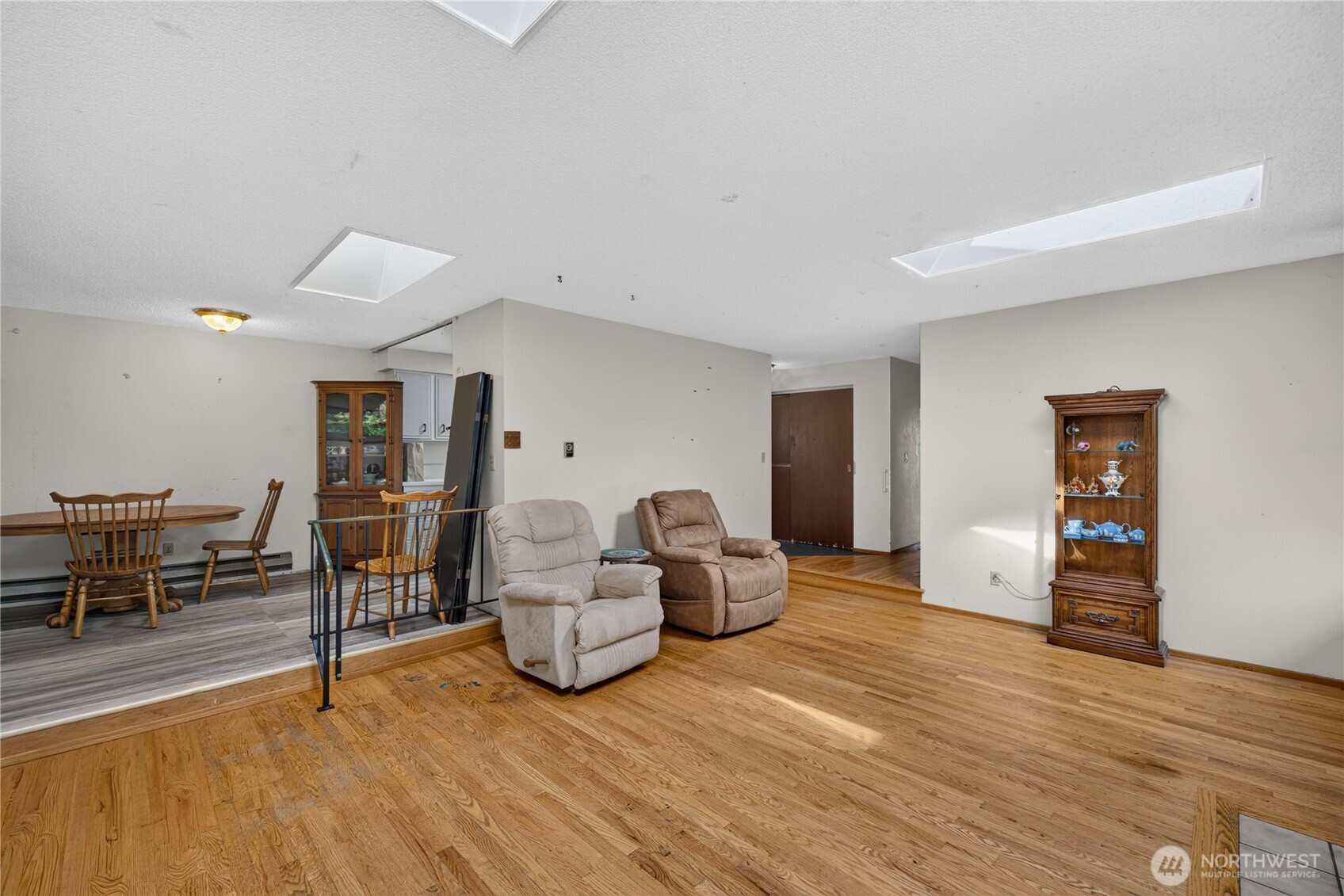 2452 Williams Road Property Photo 8