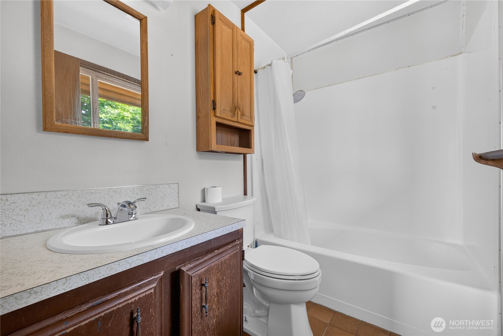 2452 Williams Road Property Photo 12
