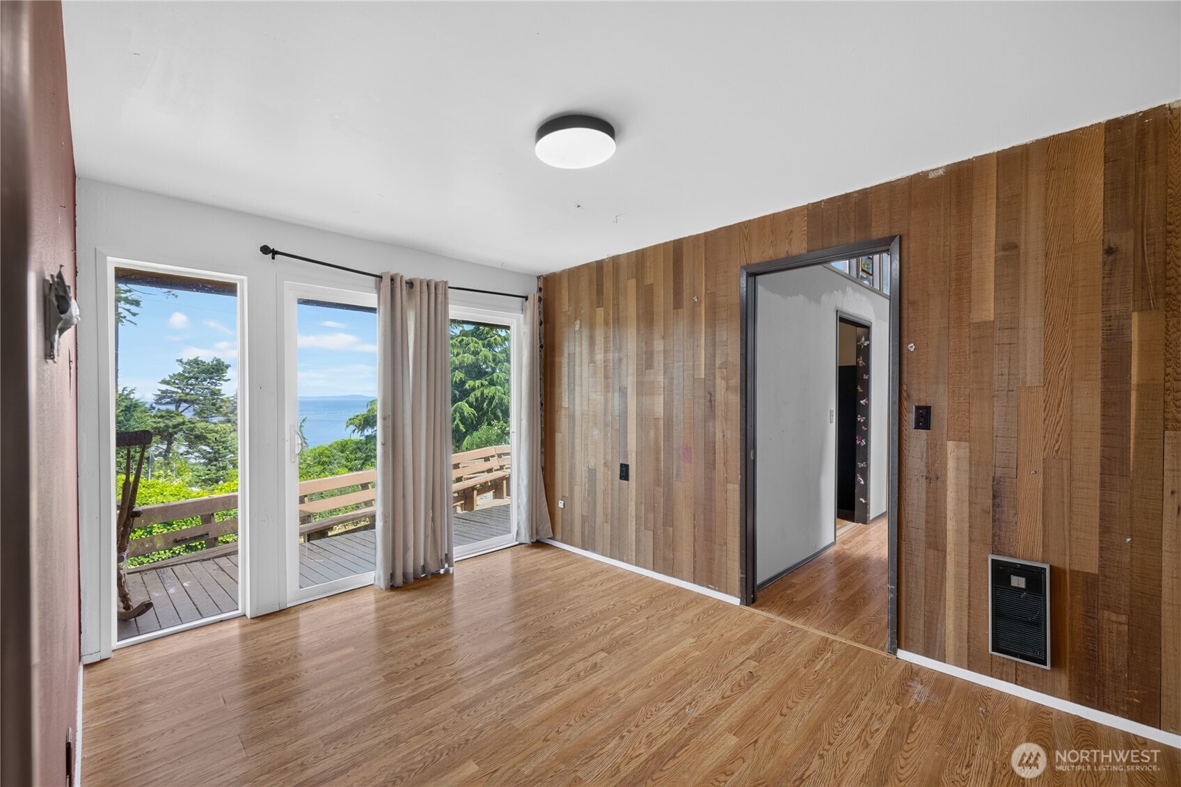 2452 Williams Road Property Photo 15