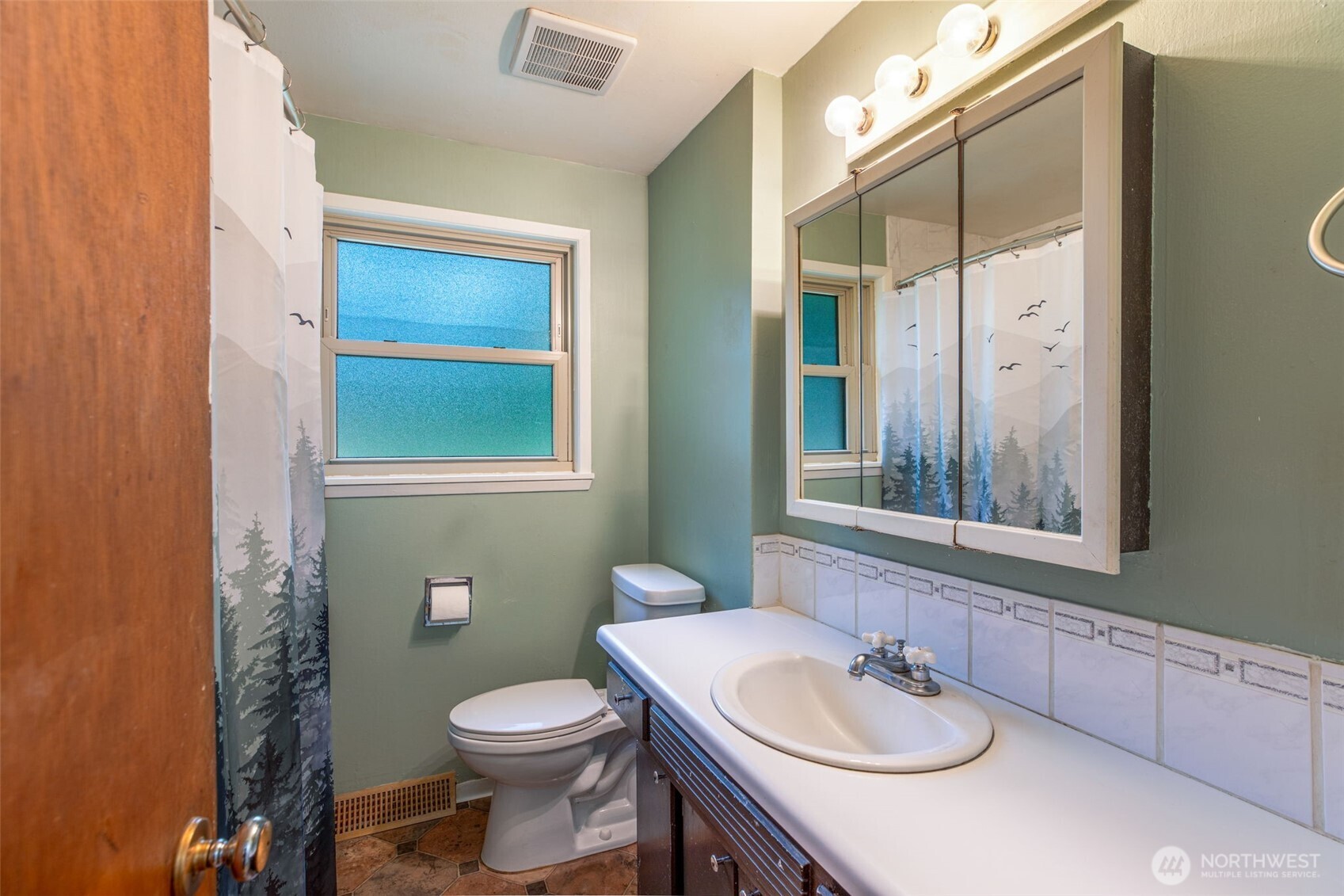 1022 S 197th Street Property Photo 8