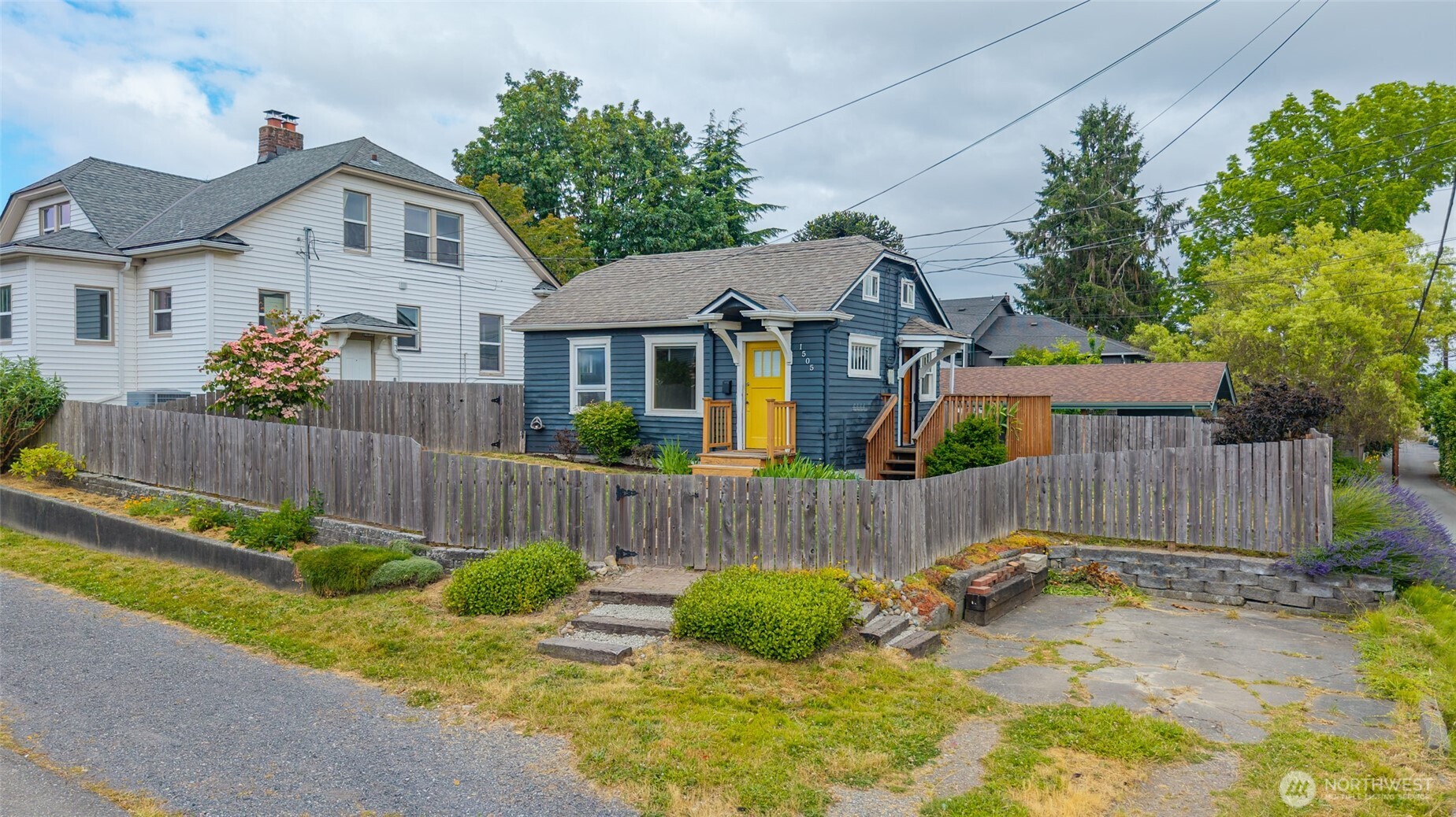 3731 Hoyt Ave Property Photo 3