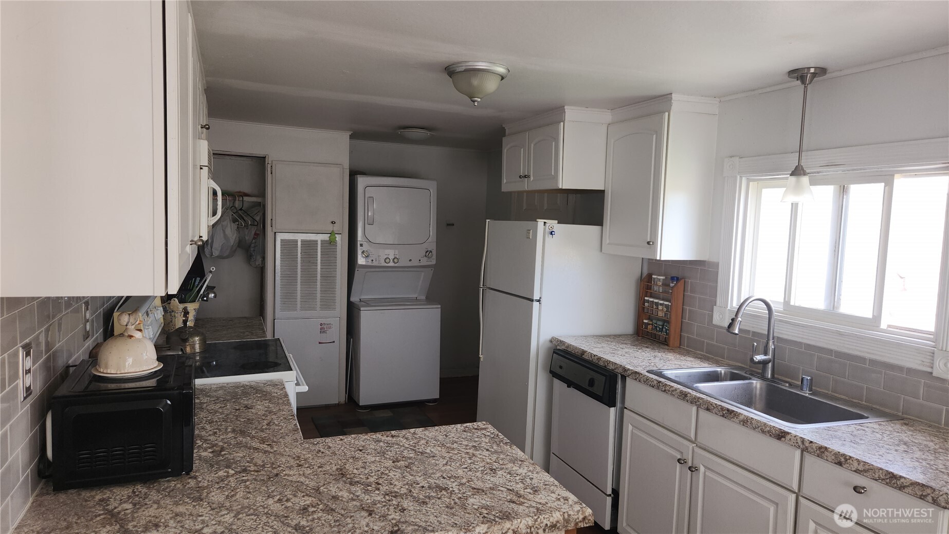 81 Tacoma Avenue Property Photo 16