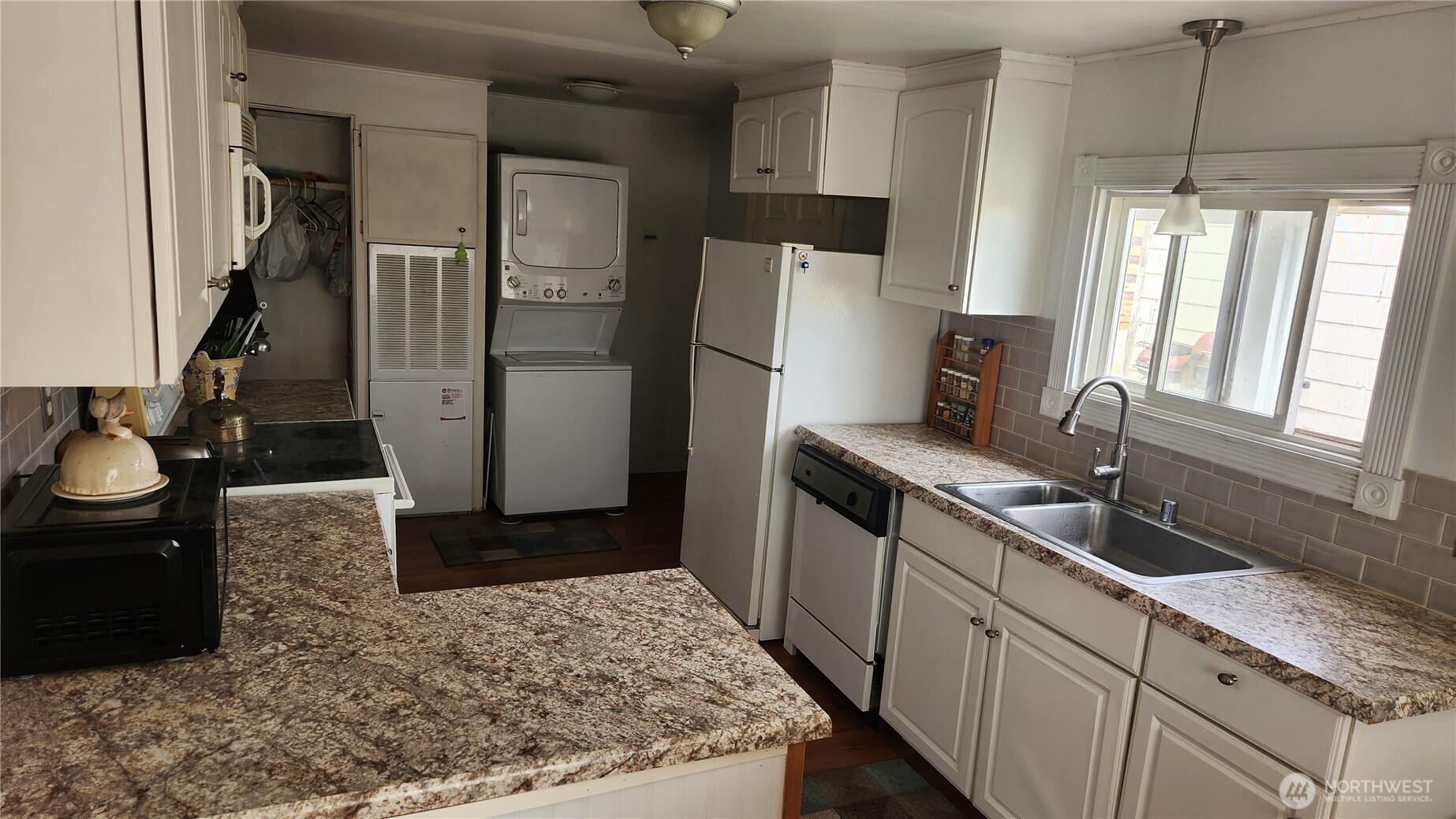 81 Tacoma Avenue Property Photo 17