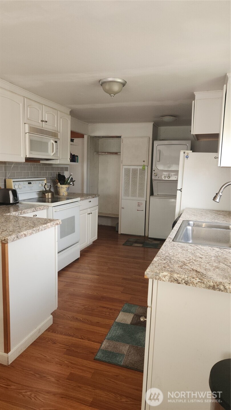 81 Tacoma Avenue Property Photo 18