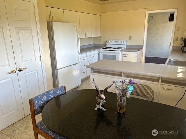 9042 Forrestal Lane B Property Photo 7