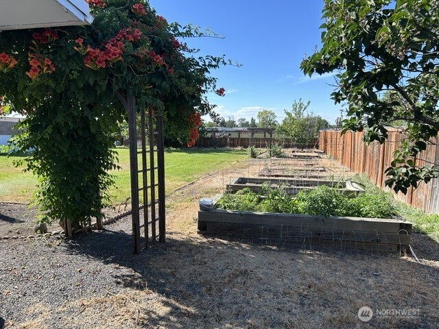 9042 Forrestal Lane B Property Photo 18