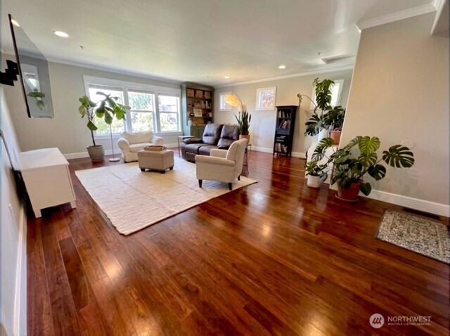 2453 Grand Avenue Property Photo 13