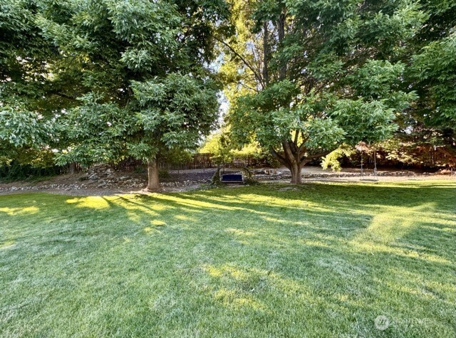 2453 Grand Avenue Property Photo 25