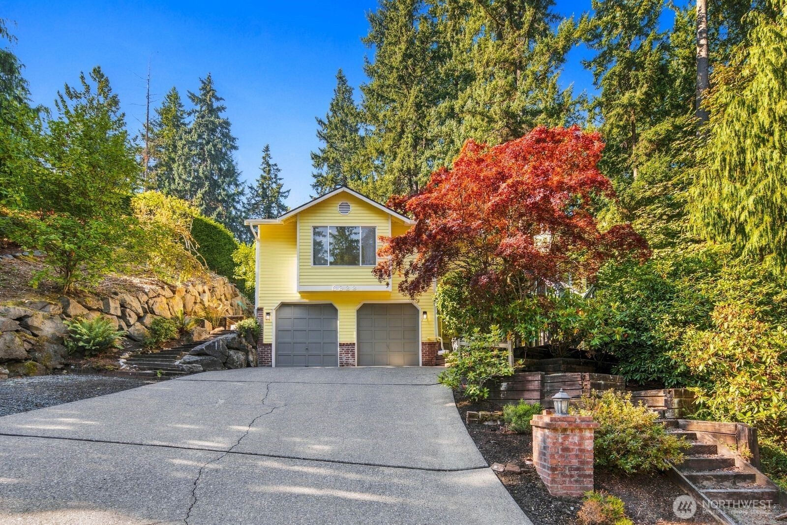 6922 N Meadowdale Road Property Photo 3