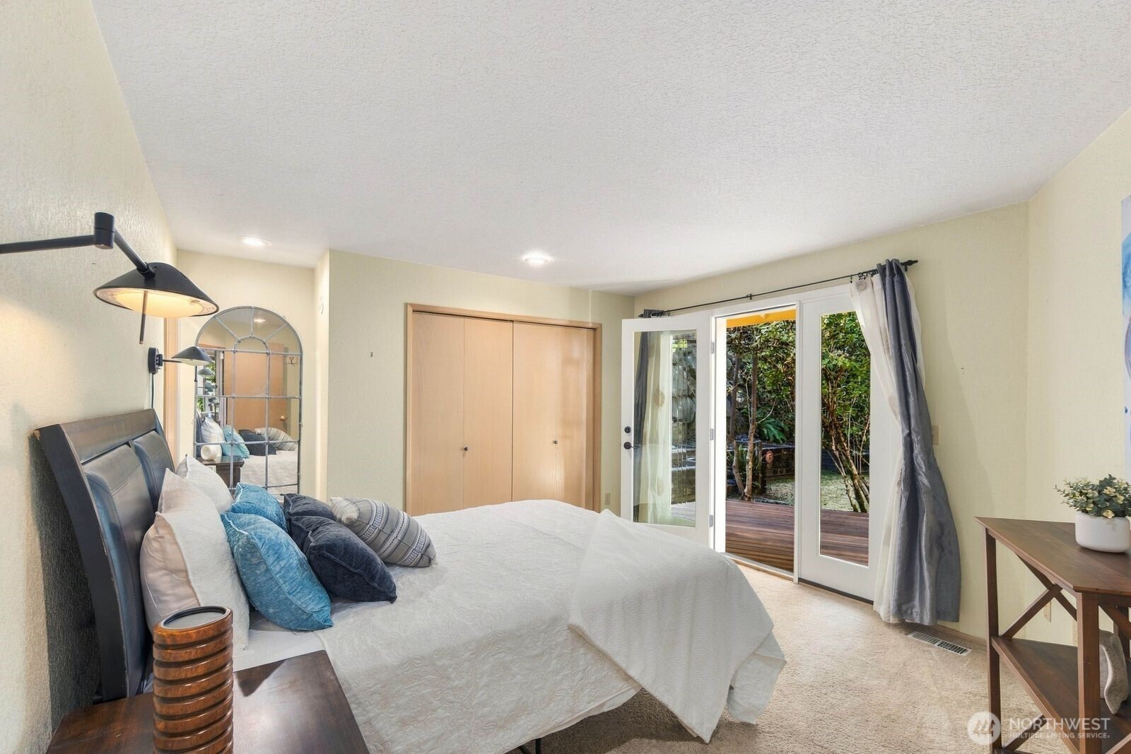 6922 N Meadowdale Road Property Photo 12