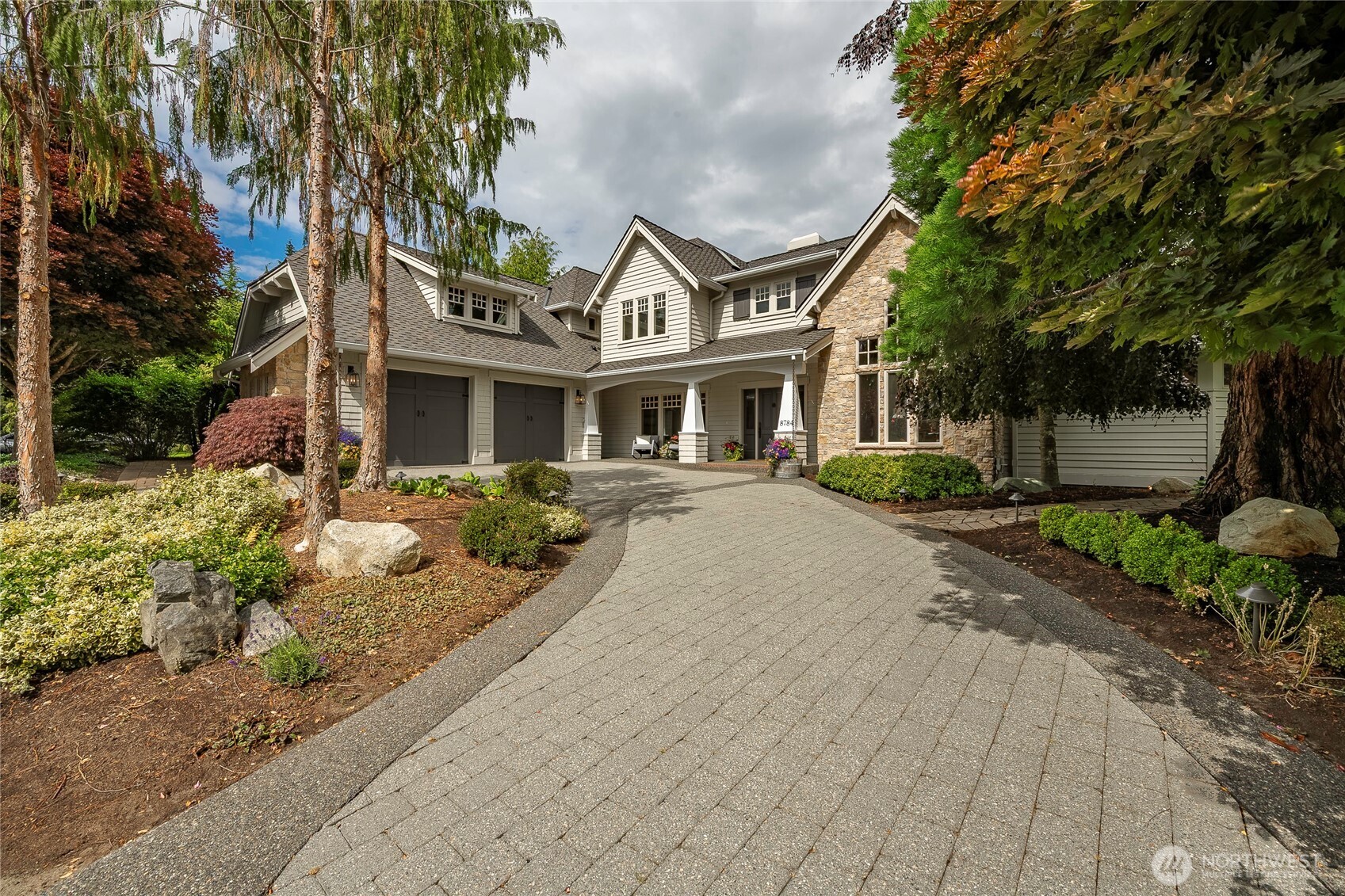 8784 Goshawk Road Property Photo 1