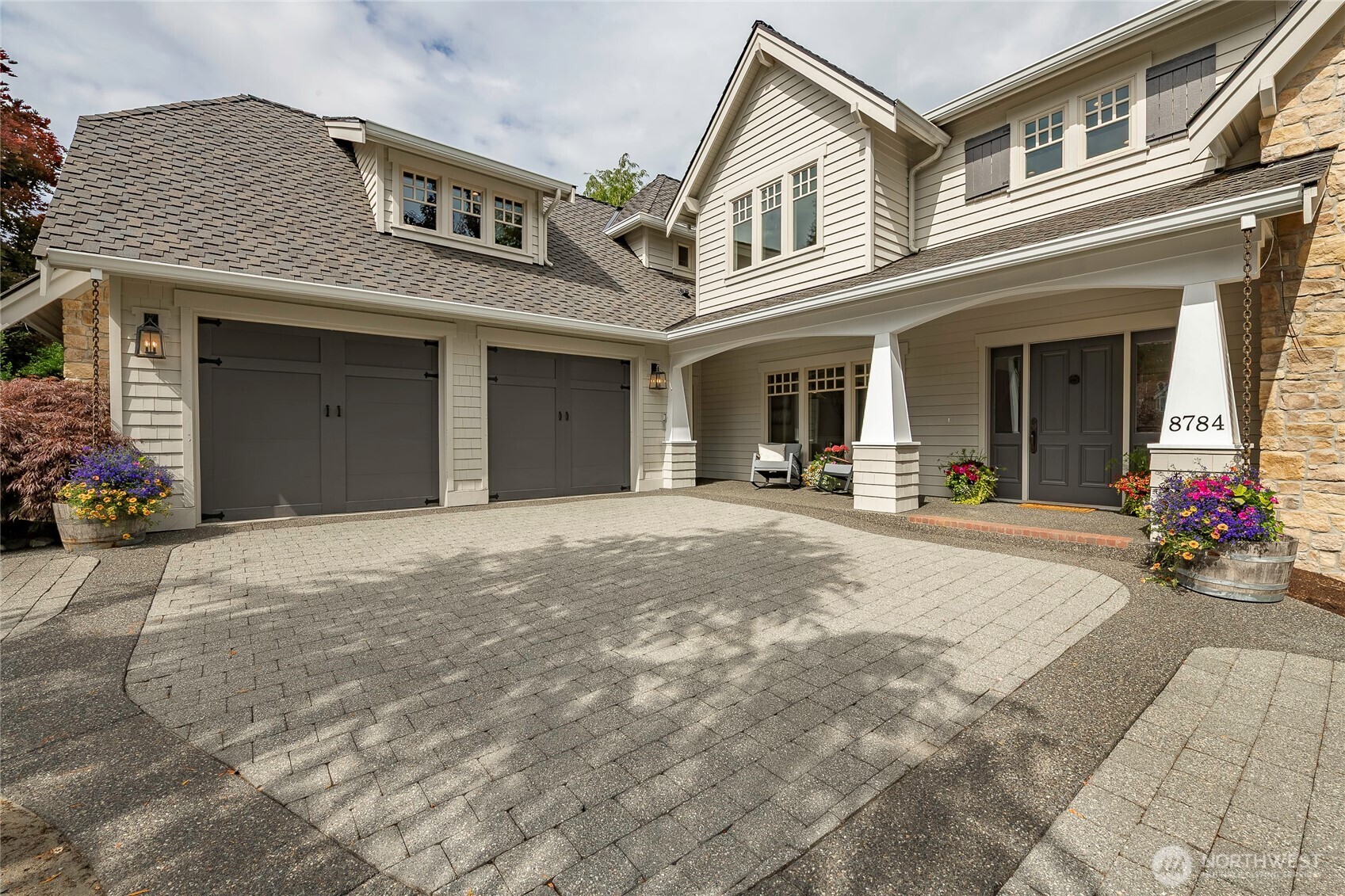 8784 Goshawk Road Property Photo 3